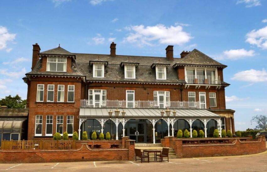 lowestoft golf break